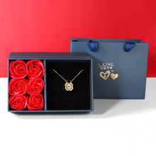 Charger l&#39;image dans la galerie, Boîte à bijoux fleur rose rouge  avec collier, cadeau pour fête des mères, petite amie
