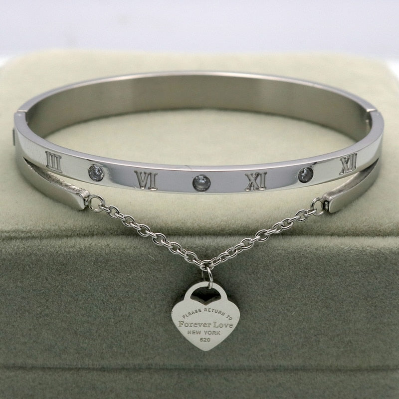 Bracelet avec pendentif cœur et message d'amour gravé pour femme en acier inoxydable