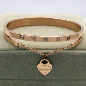 Bracelet avec pendentif cœur et message d'amour gravé pour femme en acier inoxydable