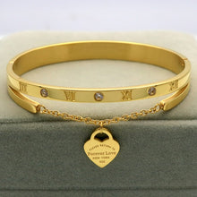 Charger l&#39;image dans la galerie, Bracelet avec pendentif cœur et message d&#39;amour gravé pour femme en acier inoxydable
